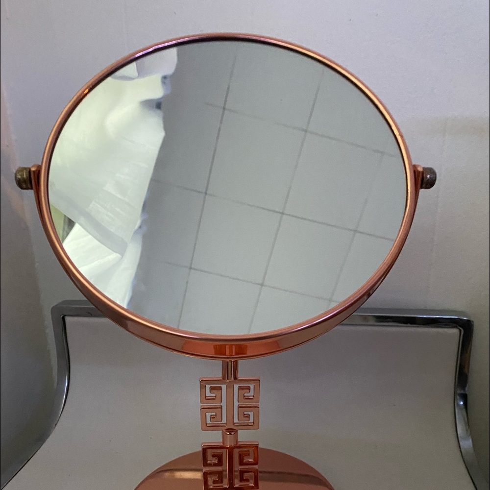 Standing mirror for Desk